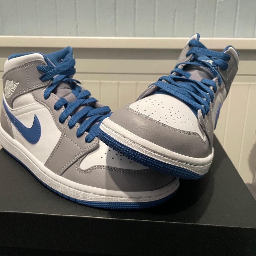 Air Jordan Mid